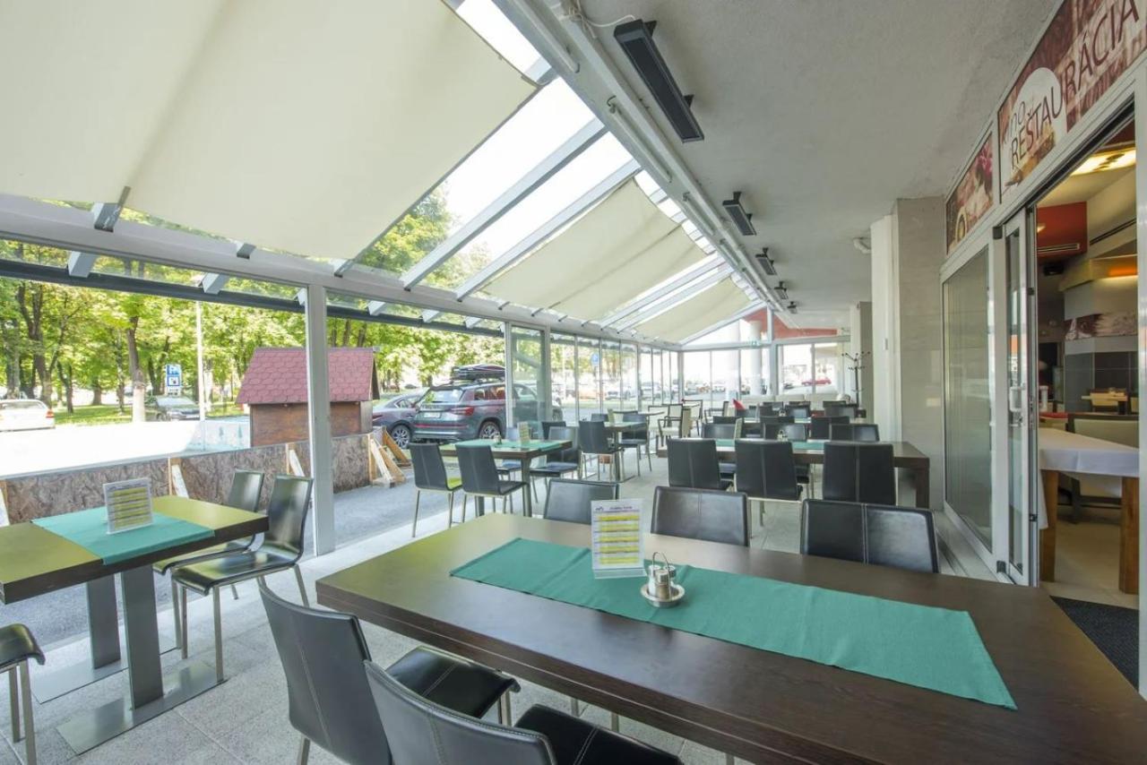 Hotel Spolcentrum Svit Luaran gambar