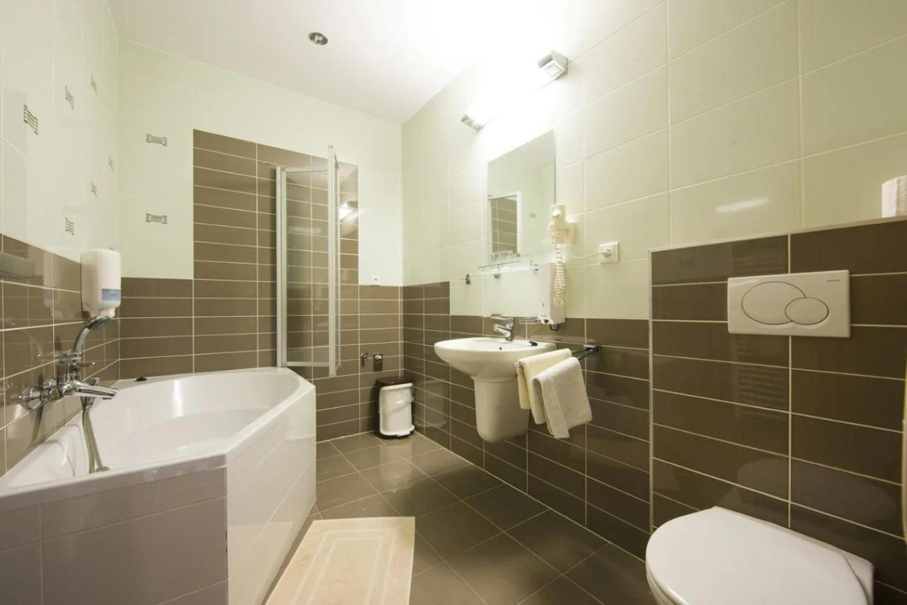 Hotel Spolcentrum Svit Luaran gambar