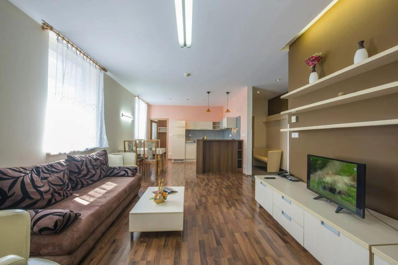 Hotel Spolcentrum Svit Luaran gambar