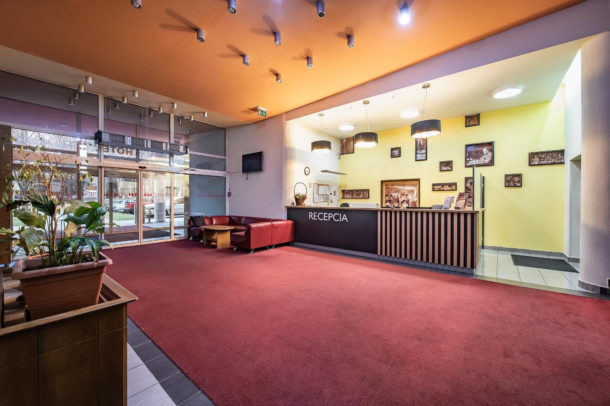 Hotel Spolcentrum Svit Luaran gambar