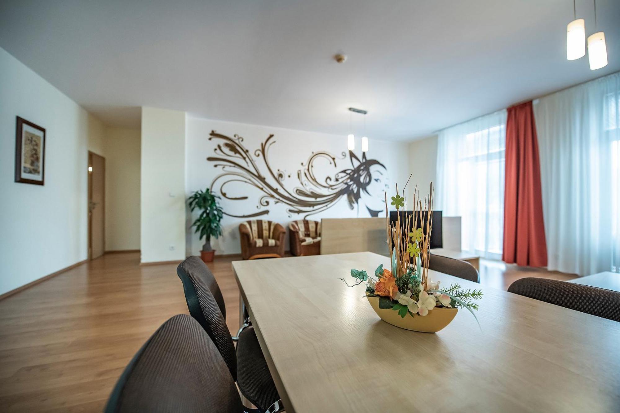 Hotel Spolcentrum Svit Luaran gambar