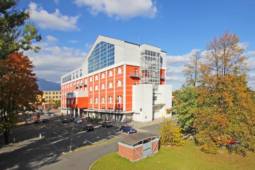 Hotel Spolcentrum Svit Luaran gambar